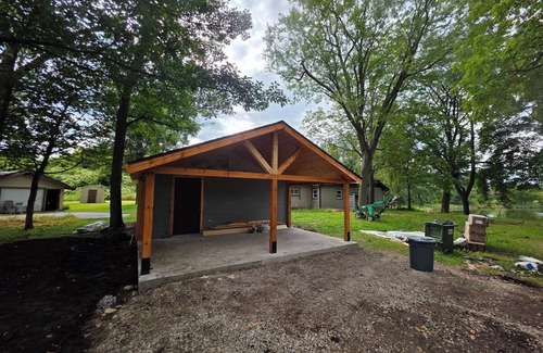 Charles City Cabin | Bone's Backwater Retreat - "Where Rest and Relax are on Repeat!" 1 bd Cabin