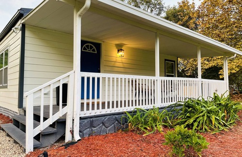 Lake City House | Bonita - A beautiful brand new cottage 2 miles away from town
