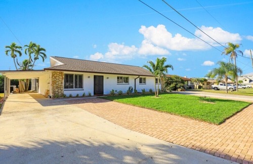Bonita Shores Cottage | Bonita Beach is waiting for you lovely cottage with canal view