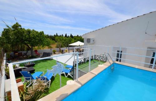Buger House | Bonita casa con piscina cerca de playa