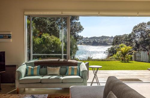 Surfdale House | Bonnie Doon, Kennedy Point - Be My Guest Waiheke