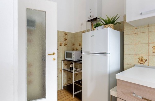 Gallaratese Apartment | Bonola M1 Underground Bright & Functional Apt x4