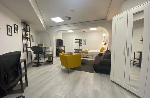 Troisdorf Apartment | bonquartier| Chic, urban oasis with workplace