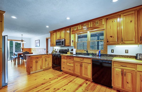 Ellijay House | Book spring, summer creekside! Near wineries, hiking, orchards, fishing