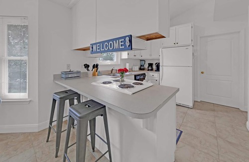 Crystal Beach Cottage | Booking fall No crowds Front porch and enclosed back deckn1k 2 twins Sleeps 4