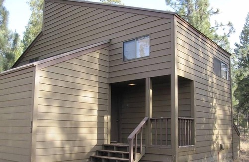 Overlook Park Cabin | BOOKING FOR FALL & HOLIDAYS!nNOTHING FANCY! Great cabin & price. Best location!
