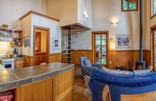 Ashland Cabin | BookStayHop - #1E Boccard Point ~ Green Springs Cabins ~ Jacuzzi Tub~ Kitchen