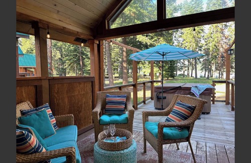 Ashland Cabin | BookStayHop -#51 Cabin on Hyatt Prairie Rd. Hot Tub w/Beautiful Mountain Views!