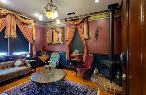 Historic Railroad District House | BookStayHop - Peerless Hotel~ Suite 3 ~ Downtown Ashland