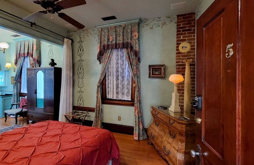 Historic Railroad District House | BookStayHop - Peerless Hotel~ Guest Room 5 ~Downtown Ashland