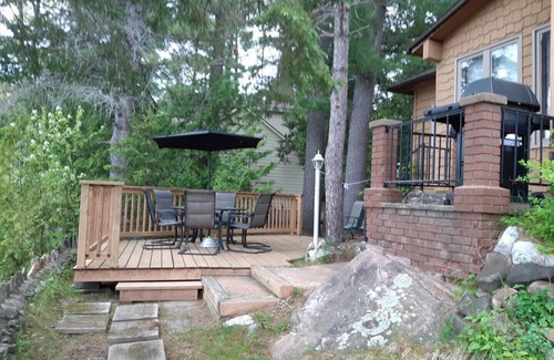 Faraday Cottage | BOOTH LANE - 3 Bedroom Waterfront Cottage: nAVAILABLE:nJULY 26TH-AUGUST 2ND!