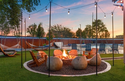 Tamaron Villa | Bora Bora! Pool, Spa, Pickleball, Theater, Firepit