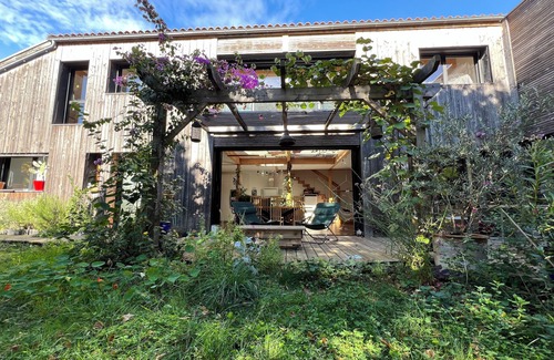 Bordeaux Sud House | Bordeaux family home with garden and indoor pool - 8 travellers