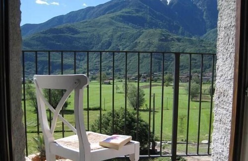 Colico Apartment | Borgo Erbiola Viola Rustico Holiday Apartment with Pool