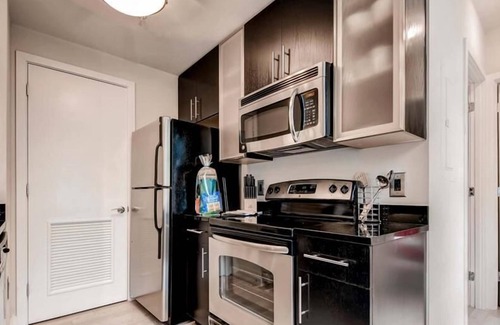 Central-Maverick Square - Paris Street Apartment | Boston Harbor | Modern Studio | Full Kitchen + in-unit W/D | GLS