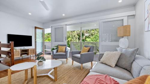 Edge Hill House | Botanica View Spacious Edge Hill Home with Pool and Views