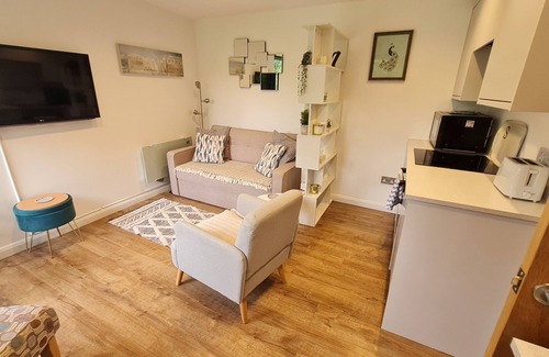 Botley Ski Chalet | Botley village, lodge, 2 bed, sleeps 3, cosy rural location,