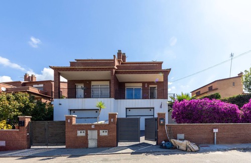 El Castell de Montornes House | Bouganvilla by Interhome