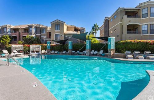Glendale Sports and Entertainment District Apartment | Boulevard Stays 2BR by Stadium Pool Parking Gym 05