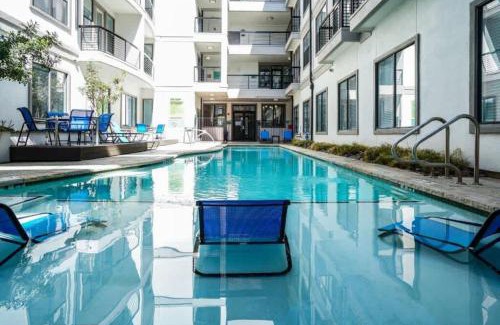 Travis Heights Apartment | Boulevard Stays Walk to Downtown 1BR SoCo Pool Parking Gym 06
