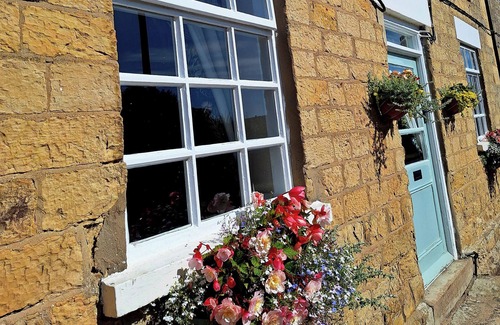 Allerston Cottage | BOUNDCLIFFE FARM, pet friendly, with open fire in Allerston