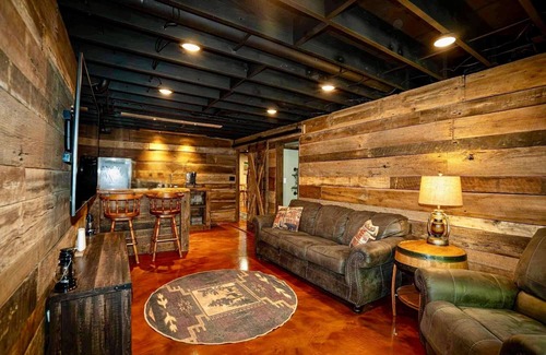Mount Saint Francis Cabin | Bourbon Trail Cabin Sleeps 10 A+ Rated Comfort Spacious & Secluded Retreat