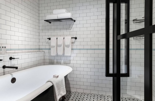 Downtown Seattle Hotel | Boutique Seattle Stay: Elegance & Artistic Expression Combined