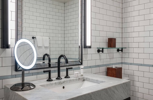 Downtown Seattle Hotel | Boutique Seattle Stay: Elegance & Artistic Expression Combined