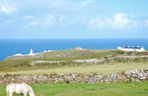 Lower Boscaswell Cottage | Bowjy Coth is located in a peaceful hamlet which truly is a walker’s paradise.