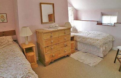 Lower Boscaswell Cottage | Bowjy Coth is located in a peaceful hamlet which truly is a walker’s paradise.