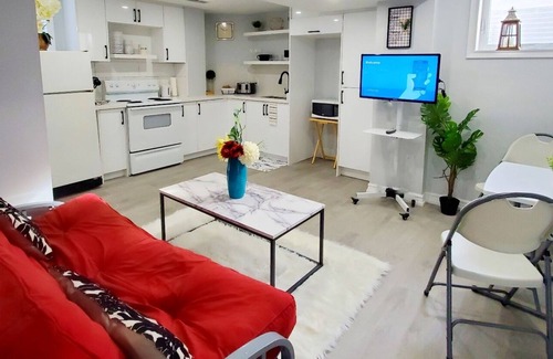 Bowmanville Apartment | Bowmanville Getaway
