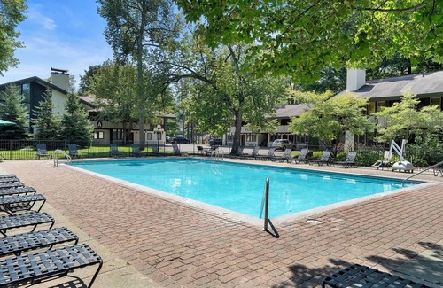 Boyne Falls Condo | Boyne Mountain Year Round Lodge sleeping 11