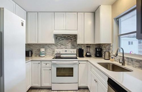 Bayshore Gardens House | Bradenton 5BR 2BA HEATED POOL Mini Putt