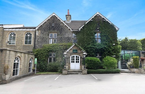 Bradford Apartment | Bradford|Bridal Suite