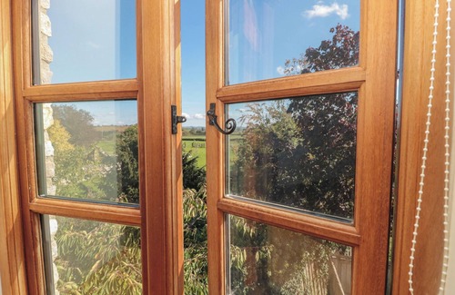 Babcary Cottage | BRAMBLE COTTAGE, romantic, with a garden in Lydford-On-Fosse