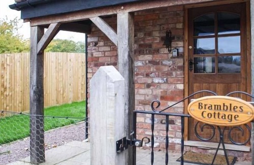 Little Malvern Cottage | BRAMBLES COTTAGE, pet friendly, character holiday cottage in Malvern