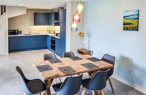 Wotton-under-Edge House | Bramley Lodge - Uk47874