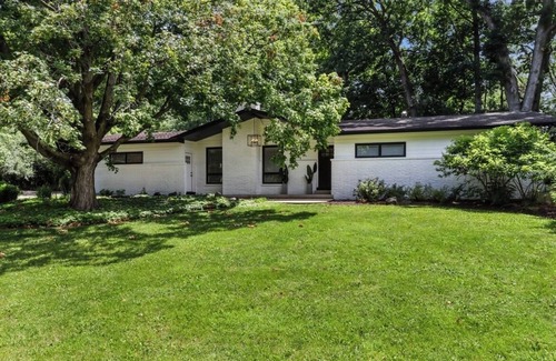 Fontana-on-Geneva Lake House | Brand new renovated home in Fontana!