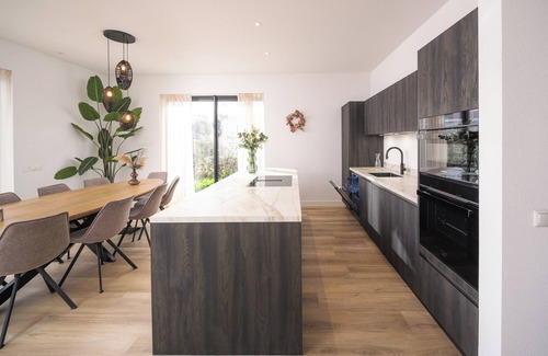 Zeewolde House | Brand-new 10-person waterfront villa with hot tub, sauna, trampoline and private jetty – perfect for a luxury family getaway.