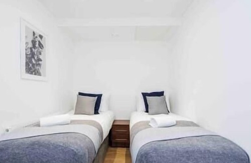 Luton Apartment | Brand NEW 2 bed Apartment - FREE WIFI!