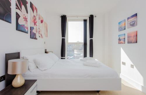 Coldharbour Apartment | Brand New 2 Bedroom 2 Bath Flat at Brixton Station and O2 for Max 7 Guests