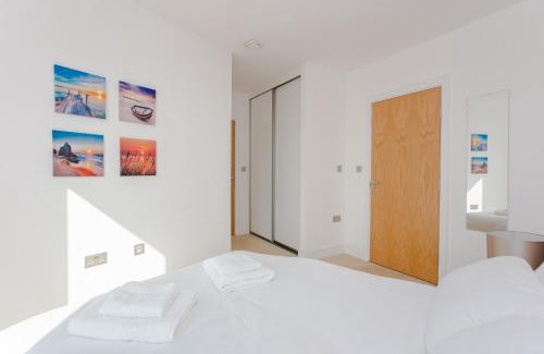 Coldharbour Apartment | Brand New 2 Bedroom 2 Bath Flat at Brixton Station and O2 for Max 7 Guests