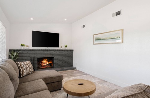 Carmichael House | Brand New 3BD/2BA Near the River Perfect Getaway!