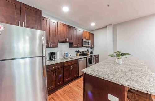Midtown Village Apartment | BRAND NEW 4/4 Center City w/Roof PATIO Sleeps 20