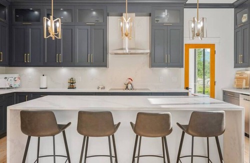 Whistler Village House | Brand new 6 Bedroom Luxury spacious home with H/T