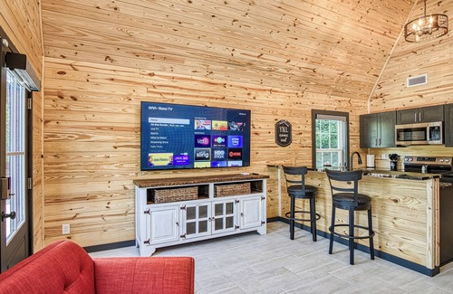 Hot Springs Cabin | Brand New Cabin with Hot Tub-Walk to Bathhouse Rown"The Cuckoo's Nest"