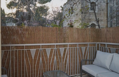 Mea She'arim Apartment | - Brand New Flat Haneviim Street -