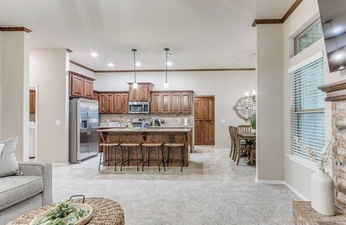 Mustang House | Brand New Home - Accessible to Yukon and Mustang!