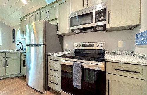 Hiawassee Cottage | BRAND NEW! Lake Chatuge Tiny Home on Main Street!