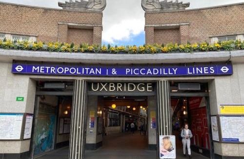 Uxbridge North Apartment | Brand-New Luxury Residences, Private Terrace - Opposite Piccadilly Line, 1-8 Guests